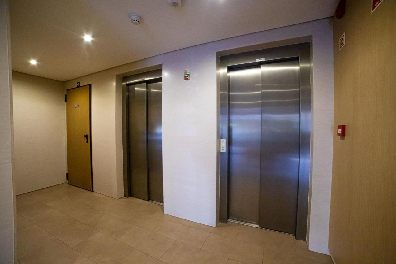 Lovely Apartment Near Airport And Nations Park, With Garage ロウレス エクステリア 写真