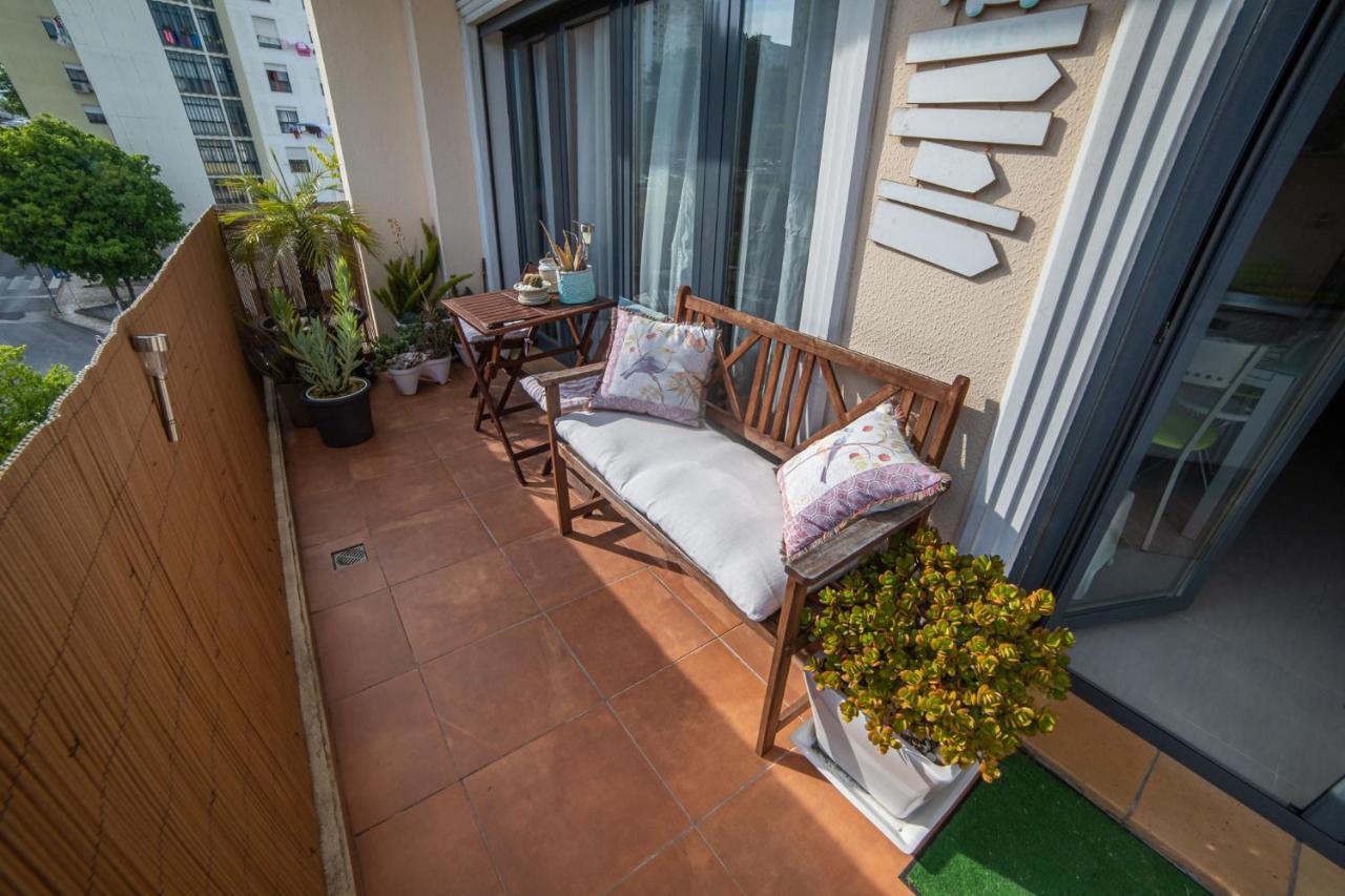 Lovely Apartment Near Airport And Nations Park, With Garage ロウレス エクステリア 写真