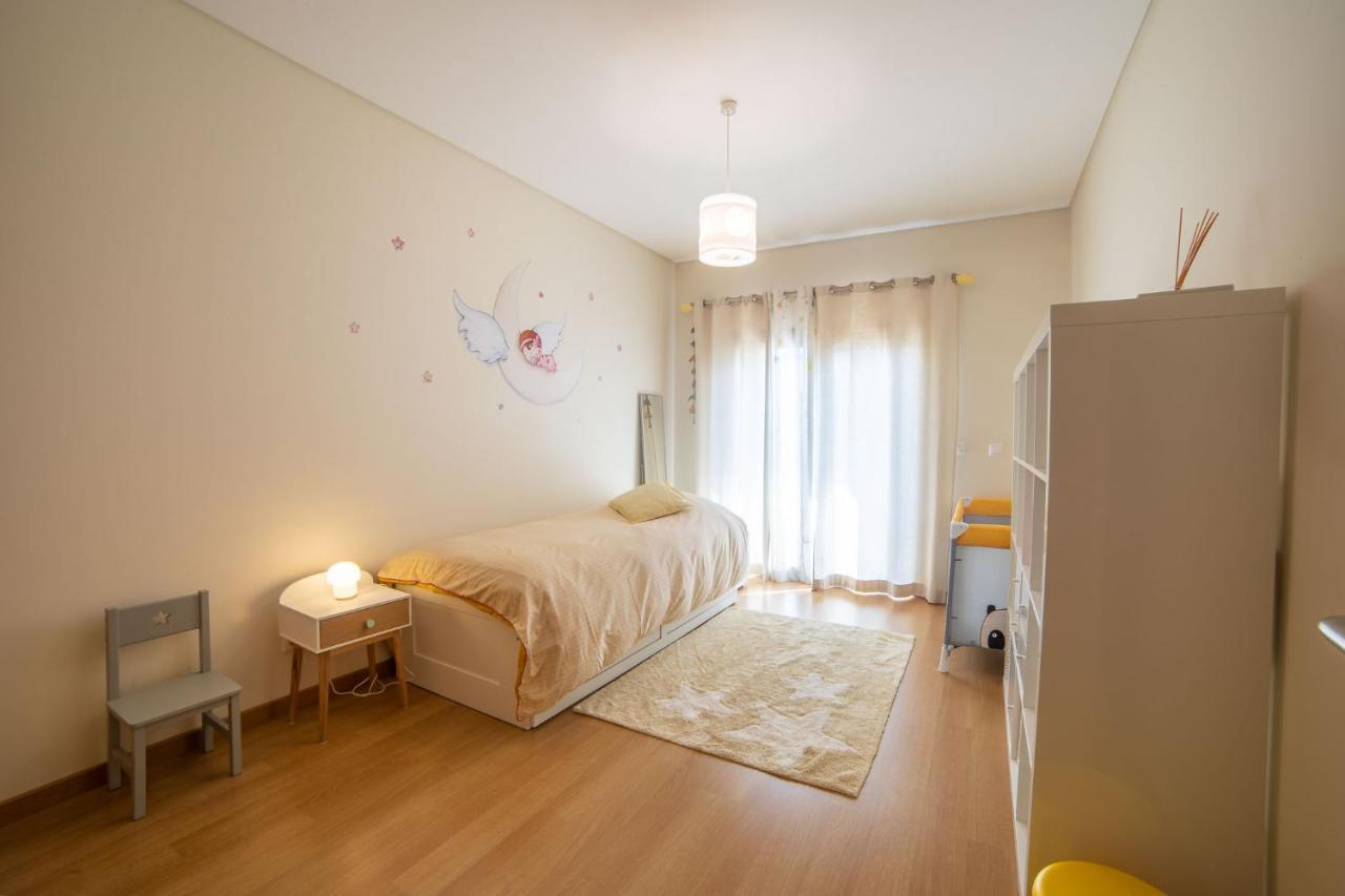 Lovely Apartment Near Airport And Nations Park, With Garage ロウレス エクステリア 写真