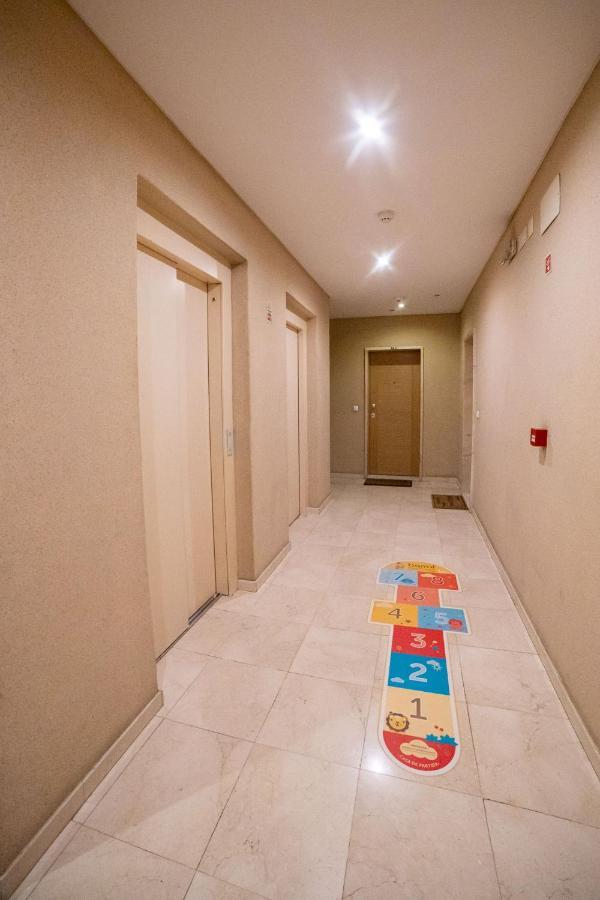 Lovely Apartment Near Airport And Nations Park, With Garage ロウレス エクステリア 写真