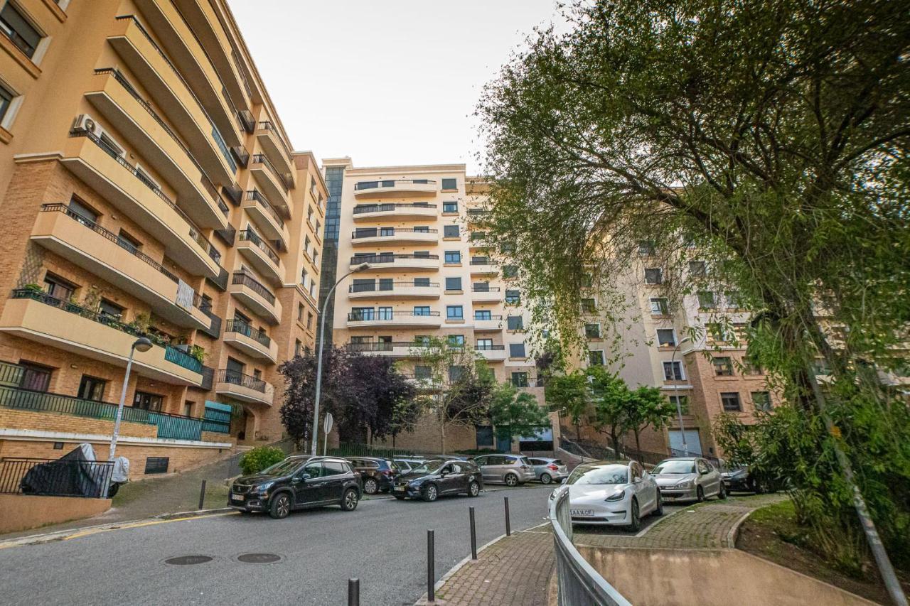Lovely Apartment Near Airport And Nations Park, With Garage ロウレス エクステリア 写真