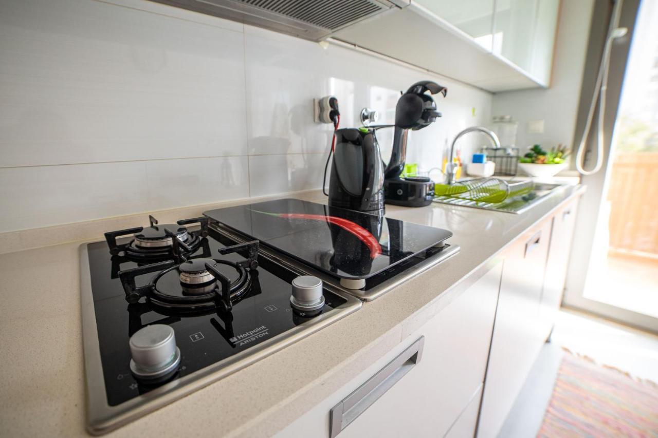 Lovely Apartment Near Airport And Nations Park, With Garage ロウレス エクステリア 写真