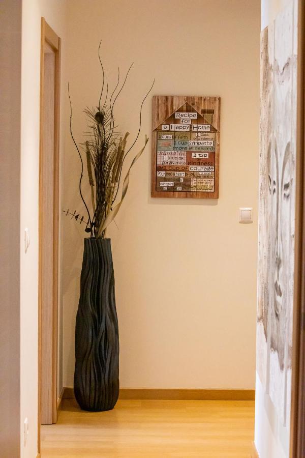 Lovely Apartment Near Airport And Nations Park, With Garage ロウレス エクステリア 写真