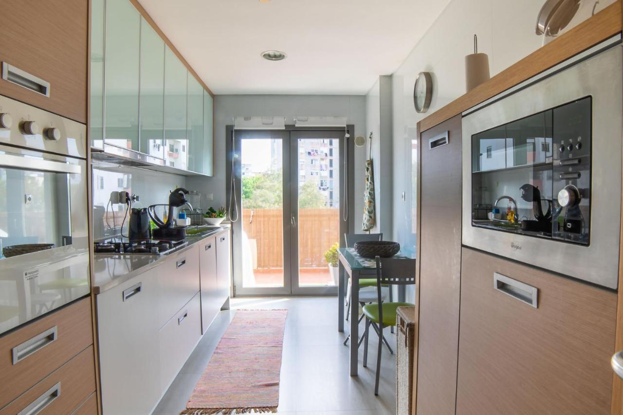 Lovely Apartment Near Airport And Nations Park, With Garage ロウレス エクステリア 写真