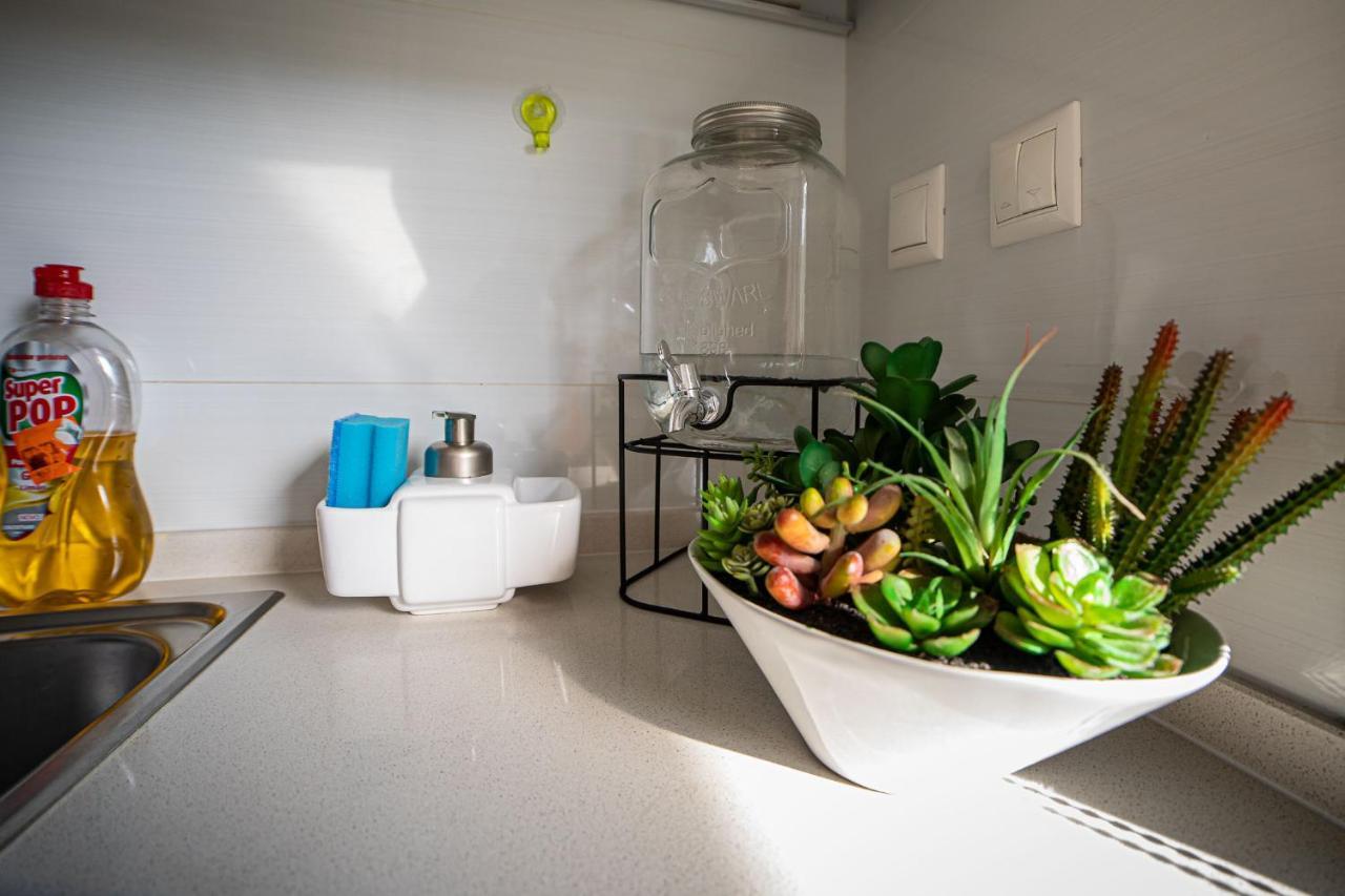 Lovely Apartment Near Airport And Nations Park, With Garage ロウレス エクステリア 写真
