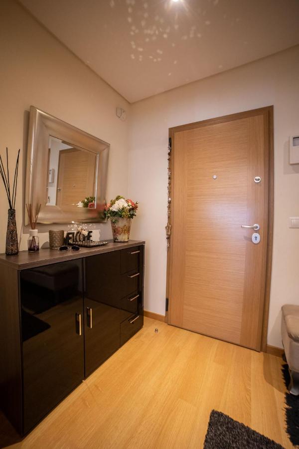 Lovely Apartment Near Airport And Nations Park, With Garage ロウレス エクステリア 写真