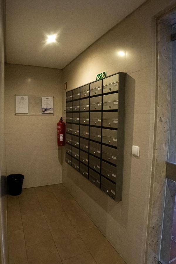 Lovely Apartment Near Airport And Nations Park, With Garage ロウレス エクステリア 写真