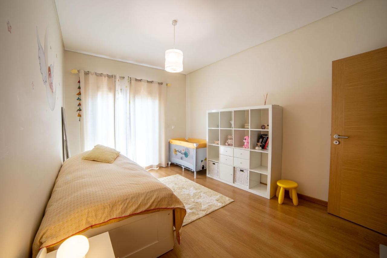 Lovely Apartment Near Airport And Nations Park, With Garage ロウレス エクステリア 写真