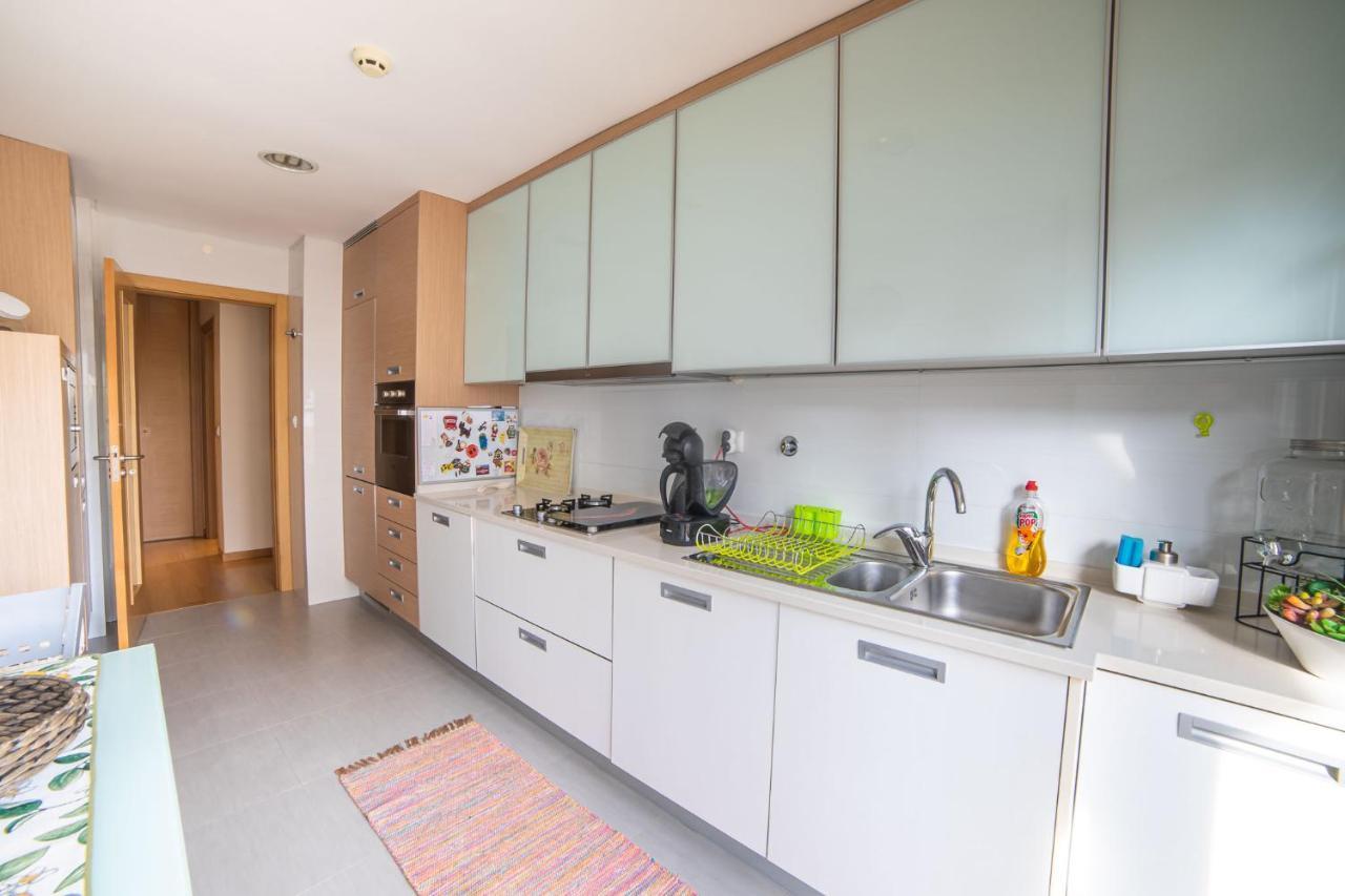 Lovely Apartment Near Airport And Nations Park, With Garage ロウレス エクステリア 写真