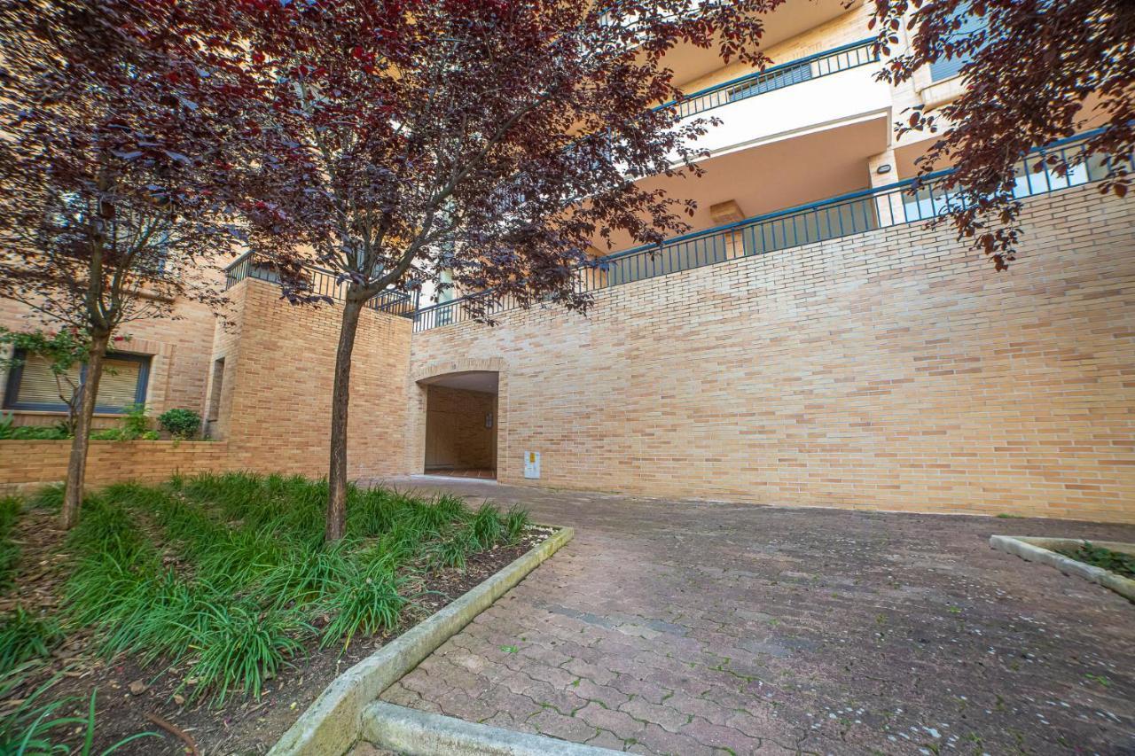 Lovely Apartment Near Airport And Nations Park, With Garage ロウレス エクステリア 写真